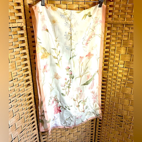 The Met Floral Species Silk Scarf - Picture 1 of 17